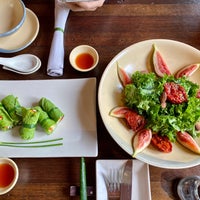 Foto diambil di Hum Vegetarian, Café &amp;amp; Restaurant oleh Onion pada 10/16/2023