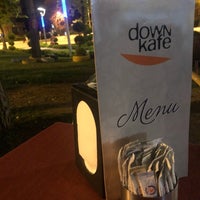 Das Foto wurde bei Down Cafe von YıldıraY am 5/10/2019 aufgenommen