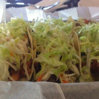 Photo prise au MJ Korean Tacos &amp; Wings par Mike M. le10/23/2012