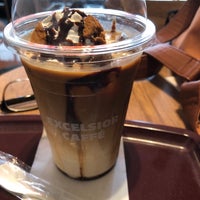 Photo taken at Doutor Coffee Shop by onaoppe on 11/12/2018
