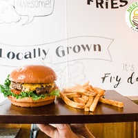 Снимок сделан в Nest Burger пользователем Nest Burger 2/23/2018