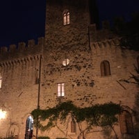 Foto tomada en Castello dell&amp;#39;Oscano  por dashie el 11/14/2015