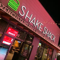 Photo taken at Shake Shack by Derrick P. on 1/19/2020