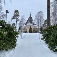 Photo taken at Kulosaaren hautausmaa by Zhanna T. on 1/10/2021