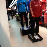 adidas - Tienda de artículos deportivos en Barrio Norte