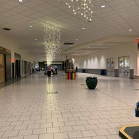 รูปภาพถ่ายที่ Chautauqua Mall โดย Michael C. เมื่อ 12/19/2020