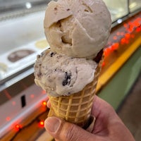 Photo taken at Hammond&amp;#39;s Gourmet Ice Cream by Michael C. on 10/31/2022