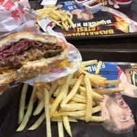 Photo taken at Burger King by Kullanılmıyorrrrrrr on 4/12/2019