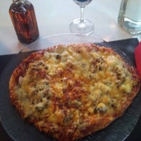Foto scattata a Redstar Pizza da Essoussi H. il 9/28/2012
