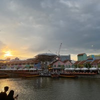 Photo taken at Clarke Quay Riverside by Annie A. on 4/7/2024