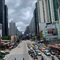 Photo taken at Asok Intersection by Annie A. on 7/17/2022