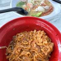 Photo taken at Lao Jiang 老江 Superior Kway Teow Soup by Annie A. on 12/18/2023