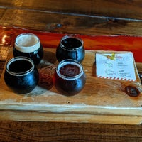 Foto tirada no(a) Guadalupe Brewing Company por Candie Y. em 7/23/2022