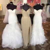 Das Foto wurde bei Bliss Bridal Salon von Bliss Bridal Salon am 6/5/2017 aufgenommen