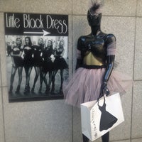 Foto scattata a Little Black Dress da Metan il 5/5/2013