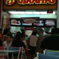 Photo taken at Giraffas Parralela Shopping by Saulo S. on 2/24/2013