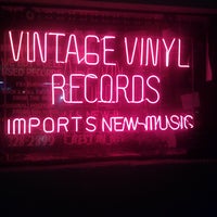 12/6/2013にVintage Vinyl RecordsがVintage Vinyl Recordsで撮った写真
