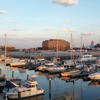 Photo prise au Johns Hopkins Carey Business School - Harbor East par Da Z. le9/3/2013