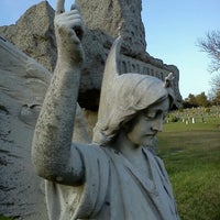 รูปภาพถ่ายที่ Lorraine Park Cemetery &amp;amp; Mausoleum โดย l. เมื่อ 10/14/2012