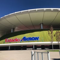 Foto tirada no(a) Explanada Estadio Akron por Lili C. em 1/21/2018