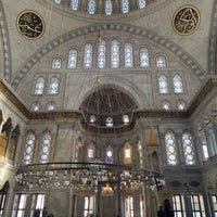 Photo taken at Nuruosmaniye Mosque by Lina on 2/24/2024