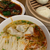 Photo taken at Din Tai Fung 鼎泰豐 by Martin C. on 9/29/2023