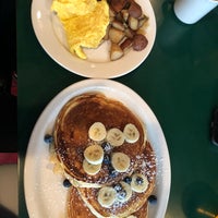 Photo taken at Jimmy&amp;#39;s Diner by Ozge H. on 10/29/2018