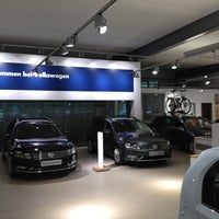 Photo taken at Volkswagen Automobile Berlin Spandau by Van der Saar on 10/4/2012