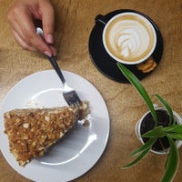 Снимок сделан в Ampersand Specialty Coffee &amp;amp; Co-workplace пользователем Pest K. 7/22/2017