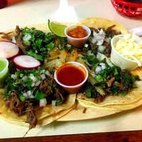 10/19/2017 tarihinde Tacos Taquilaziyaretçi tarafından Tacos Taquila'de çekilen fotoğraf