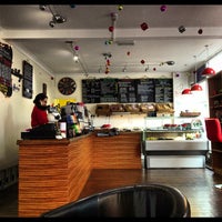Das Foto wurde bei Hartley&amp;#39;s Coffee &amp;amp; Sandwich Bar von C.C. C. am 11/26/2012 aufgenommen
