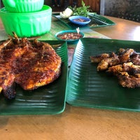 Photo taken at Restoran Manbai Ikan Bakar Pendang by Raja Afandi F. on 11/30/2018