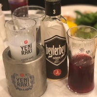 Das Foto wurde bei Gold Yengeç Restaurant von SERHAN BAHTİYAR.. am 10/27/2017 aufgenommen