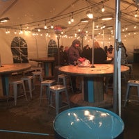 Foto scattata a Ounces Taproom &amp;amp; Beer Garden da Lacey il 12/4/2016