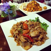 Photo taken at Charm Thai Restaurant by KαÖωWɑäη on 3/12/2014
