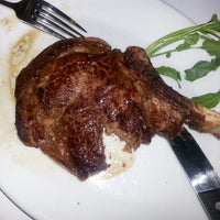 Das Foto wurde bei Shula&amp;#39;s Original Steak House von Ms. P. am 6/1/2014 aufgenommen