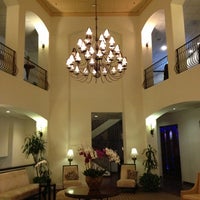 Foto diambil di The Hills Hotel oleh Scott E. pada 11/4/2012