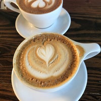 รูปภาพถ่ายที่ Avoca Coffee Roasters โดย Carlee S. เมื่อ 1/20/2019