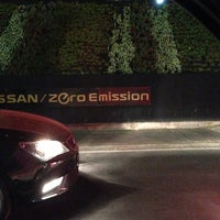 Photo taken at Jardin Vertical Nissan Zero Emission by Javier S. on 5/11/2013