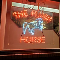 รูปภาพถ่ายที่ The Plush Horse โดย Marc جو ٤. เมื่อ 8/8/2021