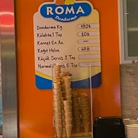 Foto tirada no(a) Roma Dondurma por 🥔ⓢ̧ⓘⓢ̧ⓚⓞ ⓟ. em 9/9/2022