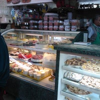 12/24/2013 tarihinde Oscar B.ziyaretçi tarafından Arbelo&amp;#39;s Pasteleria y panaderia'de çekilen fotoğraf