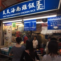 Photo taken at Tian Tian Hainanese Chicken Rice by AusŦin L. on 5/27/2015