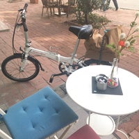 Foto tomada en Bisiklet Evim Bike &amp;amp; Cafe  por Esra Ç. el 11/6/2016