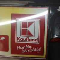 รูปภาพถ่ายที่ Kaufland โดย Tino C. เมื่อ 11/9/2012