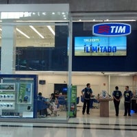 Photo taken at TIM Central Plaza Shopping - Lj Própria (153/154) by Rodrigo N. on 10/26/2012