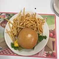 Photo taken at Steak &amp;#39;n Shake by Jim R. on 8/2/2017