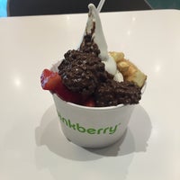 Photo taken at Pinkberry by Cansu K. on 7/25/2015