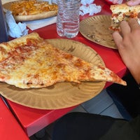 9/11/2022 tarihinde Vincent N.ziyaretçi tarafından Famous Amadeus Pizza'de çekilen fotoğraf