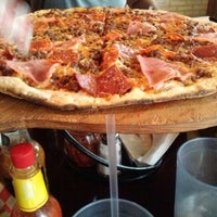 รูปภาพถ่ายที่ Pizza Rizza โดย Gael G. เมื่อ 9/29/2012